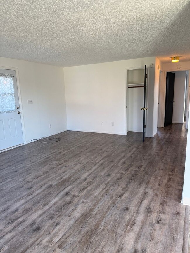 Building Photo - 1011 SE Locust St