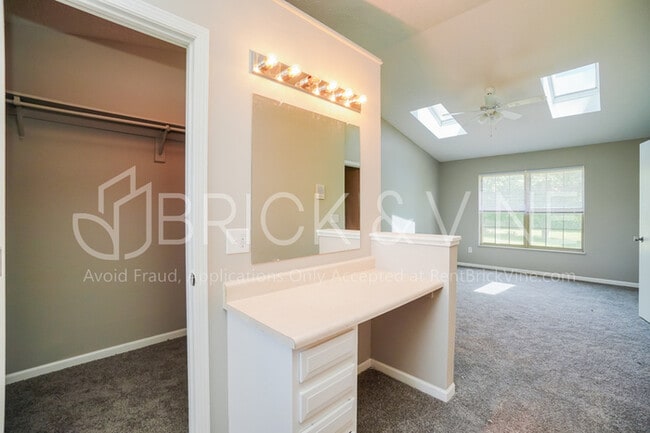 Building Photo - 2722 Barrows Rd