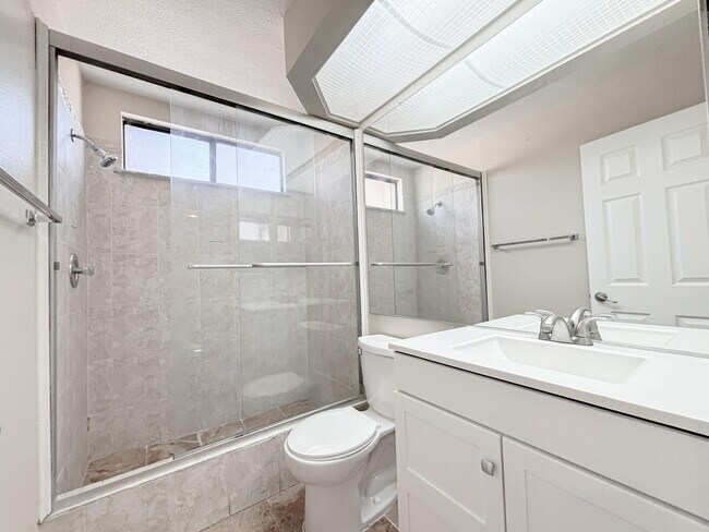 Building Photo - 39360 Longhorn Ct