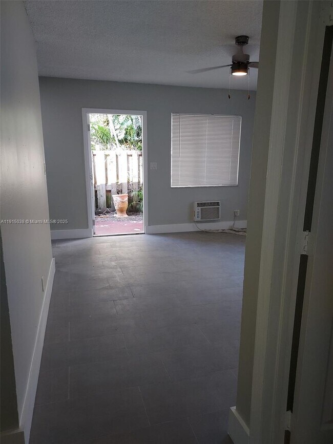 Building Photo - 808 SW 14th Terrace