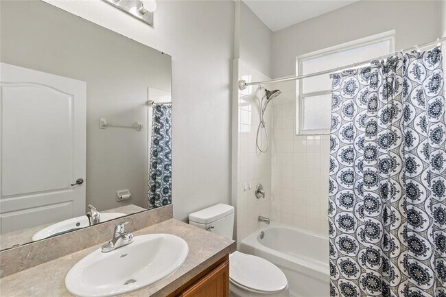 Building Photo - 2709 Savannah Dr