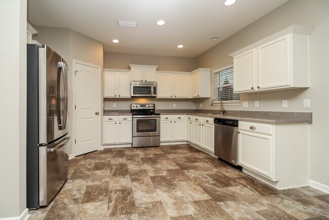 Building Photo - 2418 Salem Glen Xing