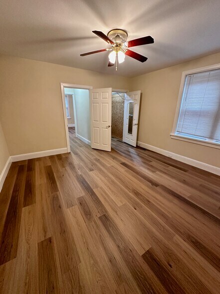 Building Photo - 408 S Hanley Rd