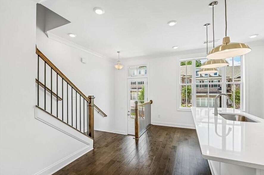 Building Photo - 4590 Sims Pk Overlook