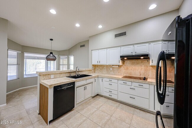 Building Photo - 13507 W Sky Hawk Dr