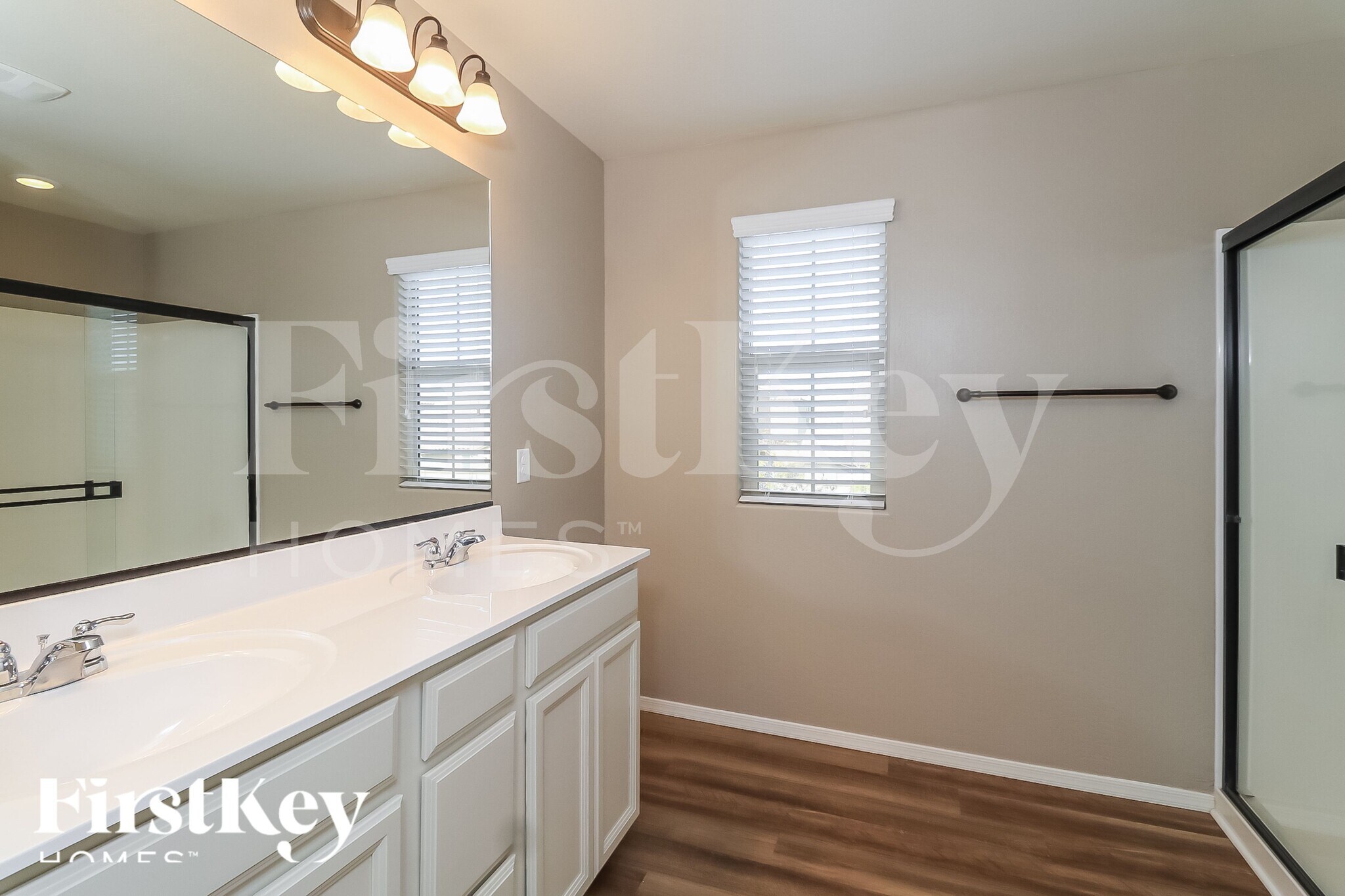 Building Photo - 5115 E Greenway St