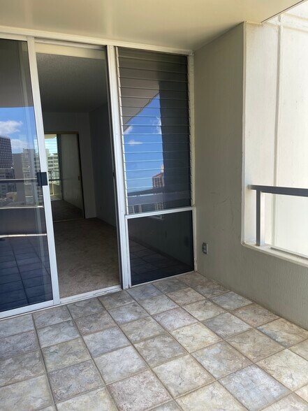 Building Photo - 2600 Pualani Way