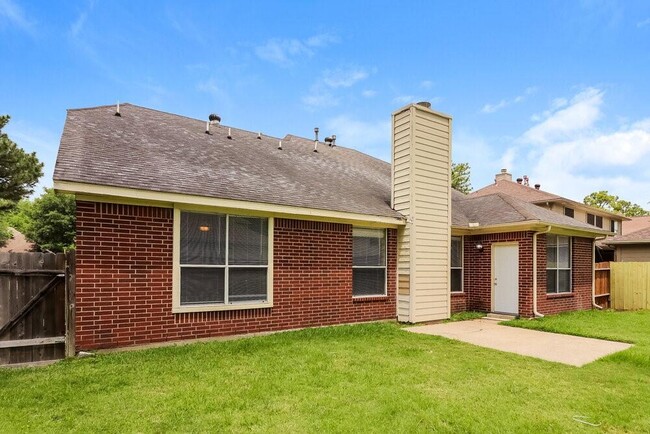 Building Photo - 20407 Avery Point Dr