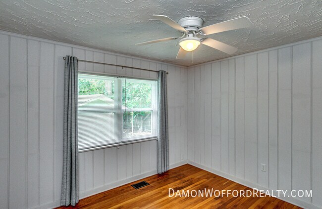 Building Photo - 1827 Parkridge Dr