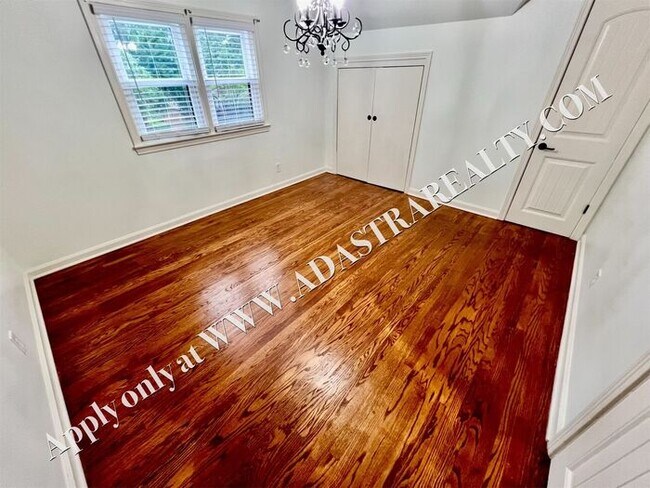 Building Photo - Beautiful 4 Bed 3.5 Bath Home in Fairway-Available NOW!!