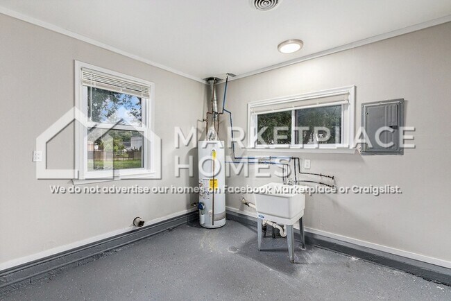 Building Photo - 12782 Couwlier Ave