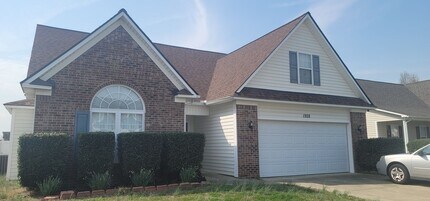 Building Photo - 4 Bedroom, 3 Full Bath with Bonus Home Boasting 2000+ Sq Ft