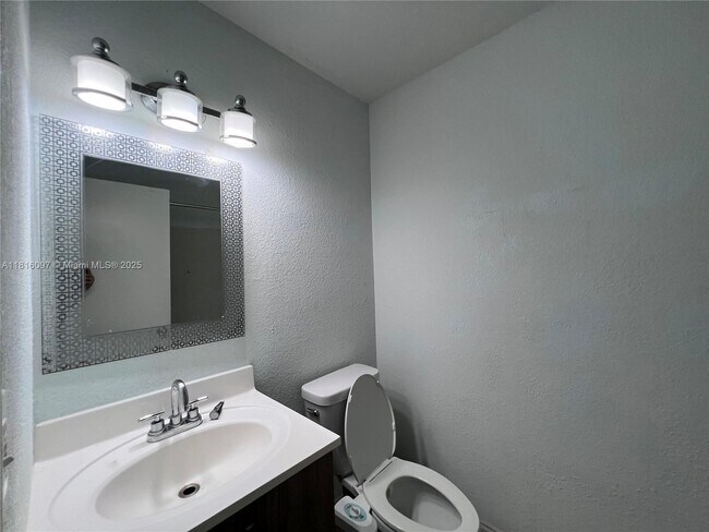 Building Photo - 2401 Riverside Dr