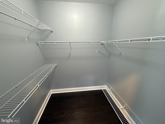 Building Photo - 200 N Sycamore St