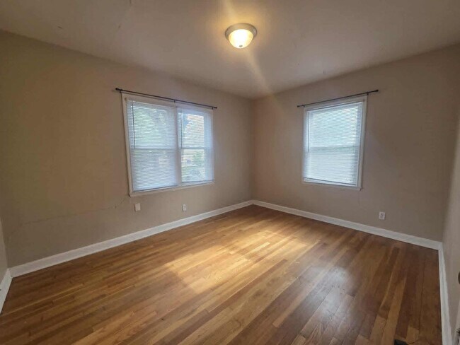 Building Photo - Spacious home for rent!