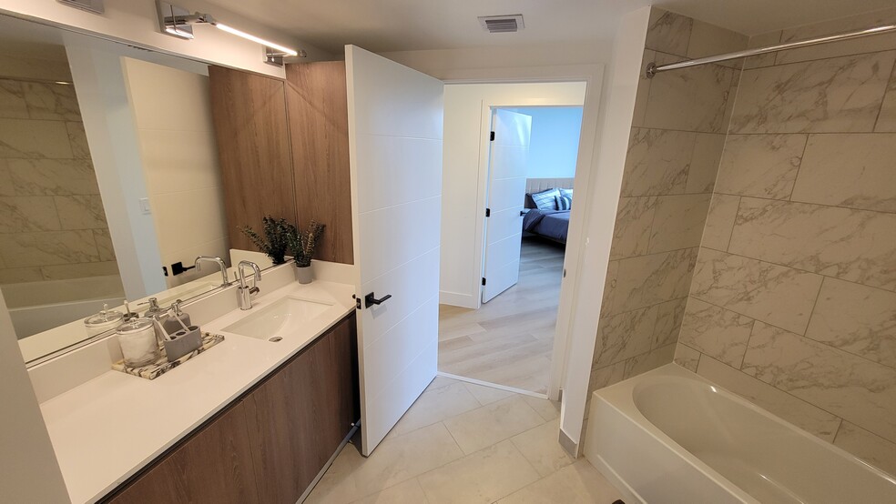 Building Photo - 2490 NE 182nd St