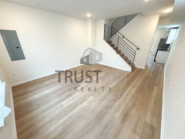 Building Photo - 1327 S 27th St
