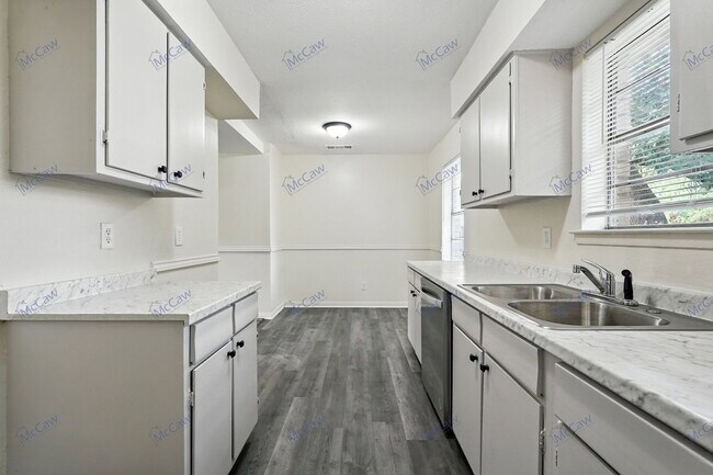 Building Photo - 4425 Central Ln