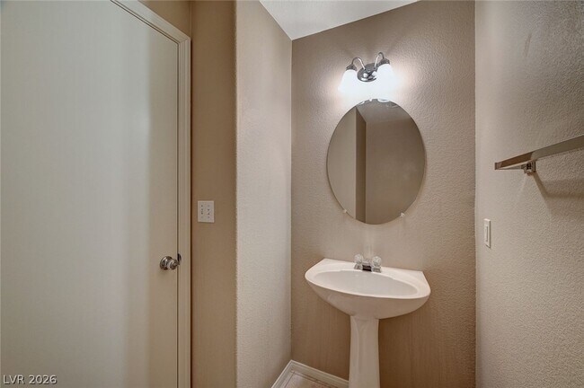 Building Photo - 121 Standing Stone St