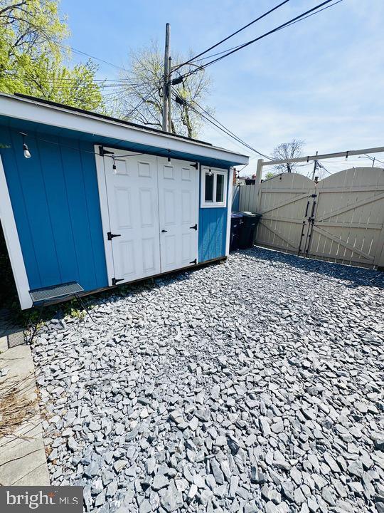 Building Photo - 1911 D St NE