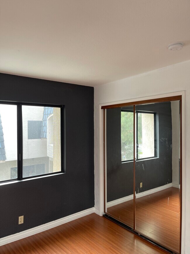 Building Photo - 7230 Kelvin Ave