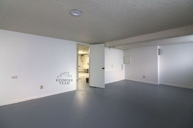 Building Photo - 804 Symons St