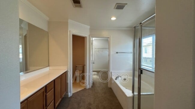 Building Photo - 564 Botan St