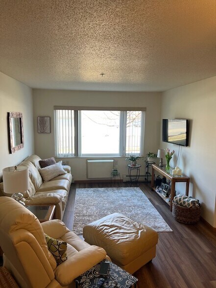 Primary Photo - 1000 Linden Dr