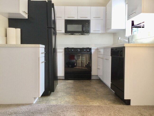 Building Photo - 2493 1/2 S Barrington Ave