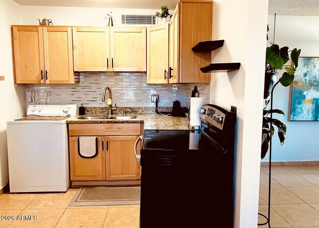 Building Photo - 15408 N 23rd St