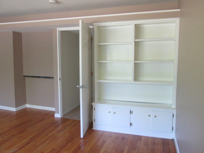 2nd bedroom (2) - 503 N Sherman Ave