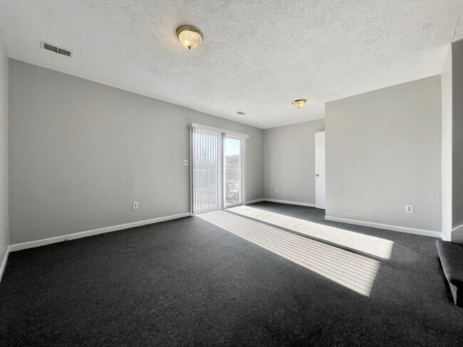Building Photo - 3910-3912 Camelot Dr SE