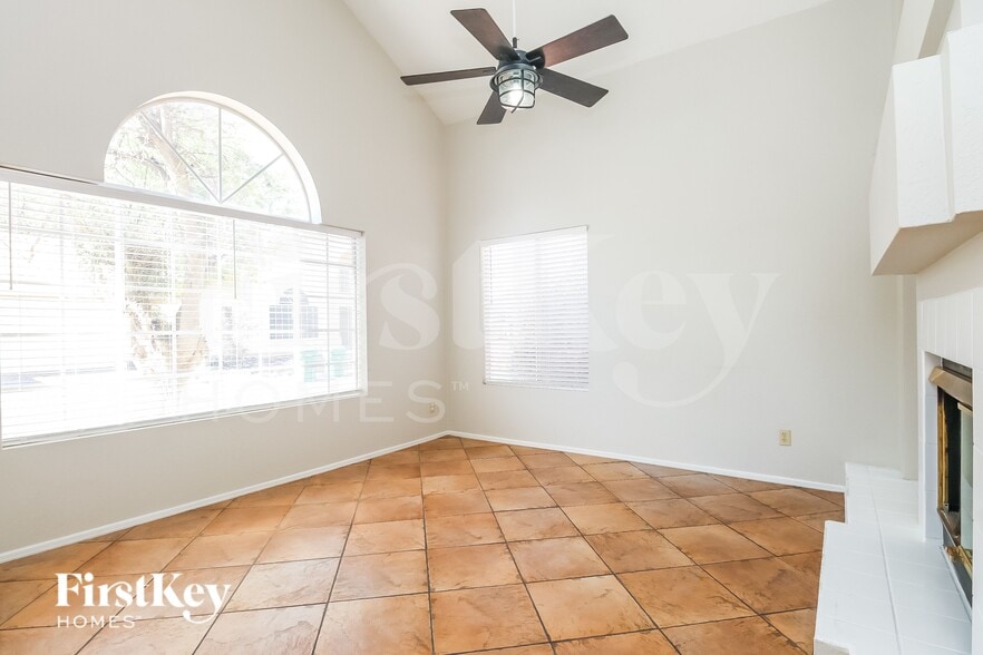 Building Photo - 3710 W Spinnaker Ln