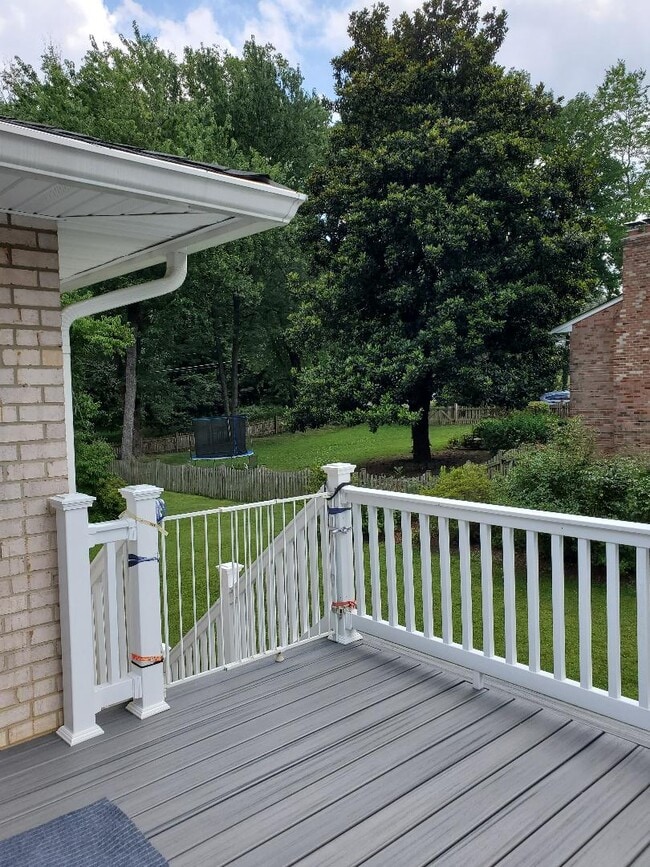 Building Photo - 3838 Glenbrook Rd