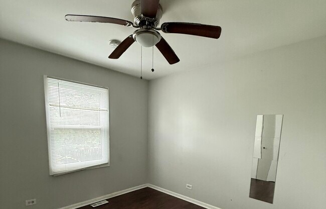 Building Photo - 2116 Briar Hill Dr