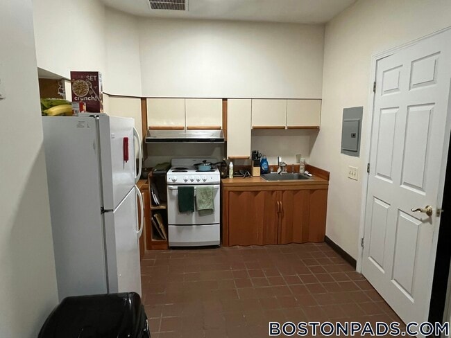 Building Photo - 81 Essex St