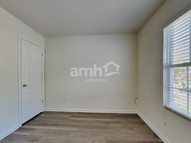 Building Photo - 532 Osborne Rd