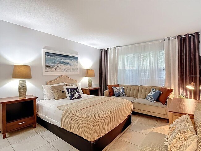 Building Photo - 222 Southeast Jefferson Cir N