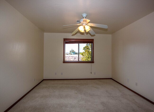Building Photo - 3 Bedroom Home on 2.5 acres in Chino Valley