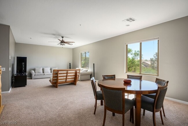 Building Photo - 2589 Chateau Clermont St