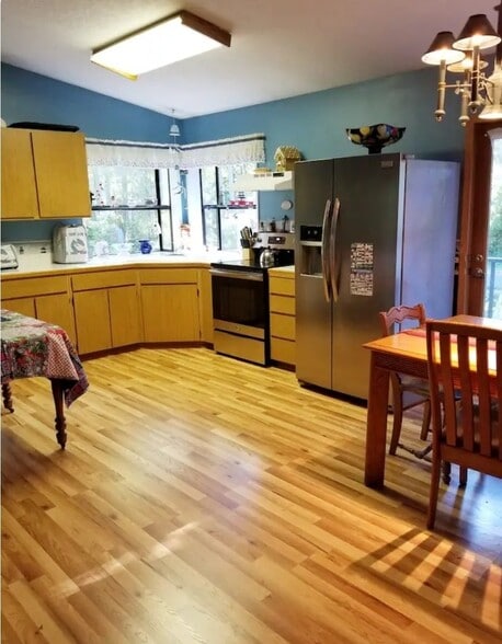 Kitchen #2 - 11415 Leschi Cir