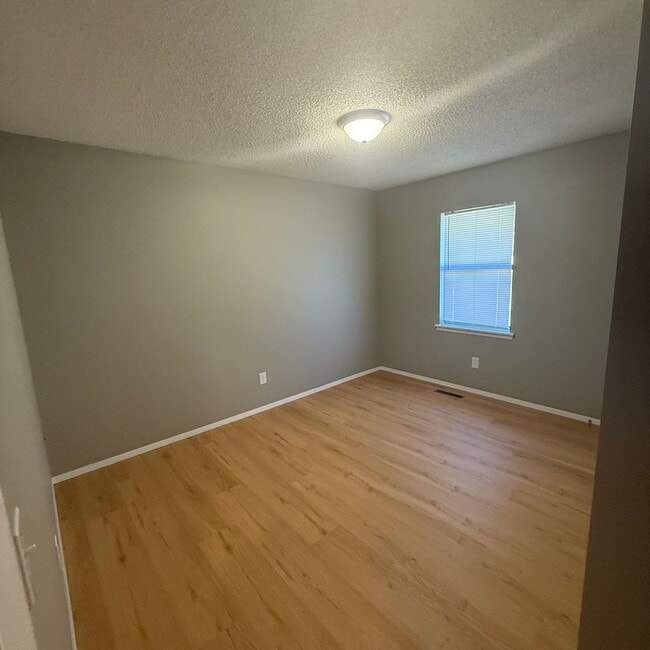 Building Photo - remodeled 3 bedroom 2 bathroom home