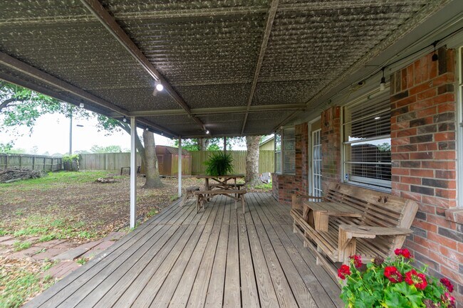 Building Photo - 5704 Leggett Ln