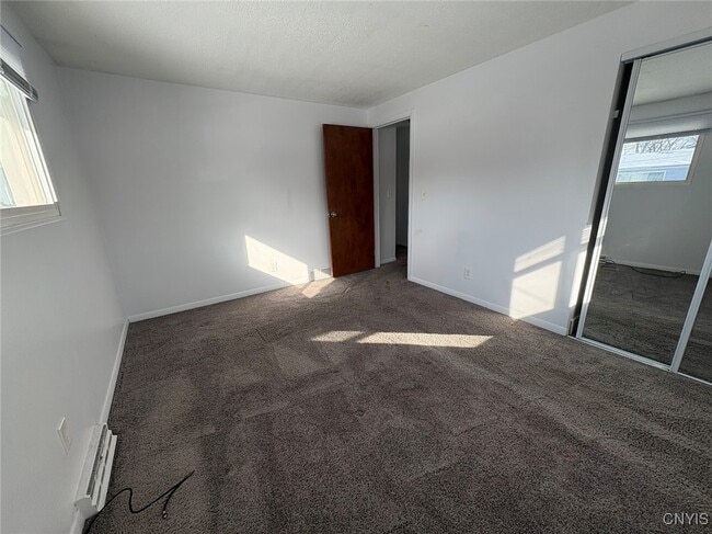 Building Photo - 519 Sunflower Dr