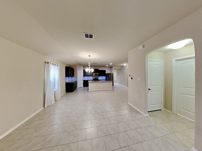 Building Photo - 721 Brown Thrasher