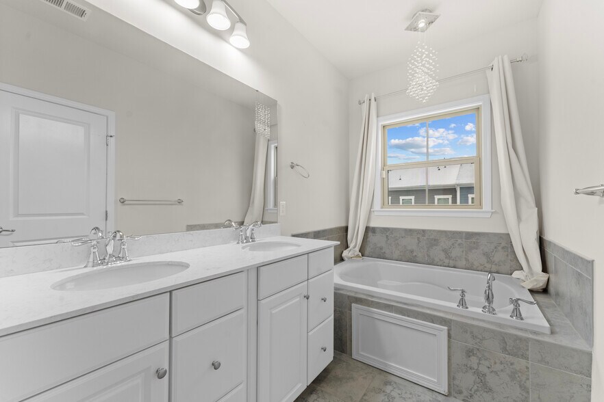 Building Photo - 2008 Hemlock Ln