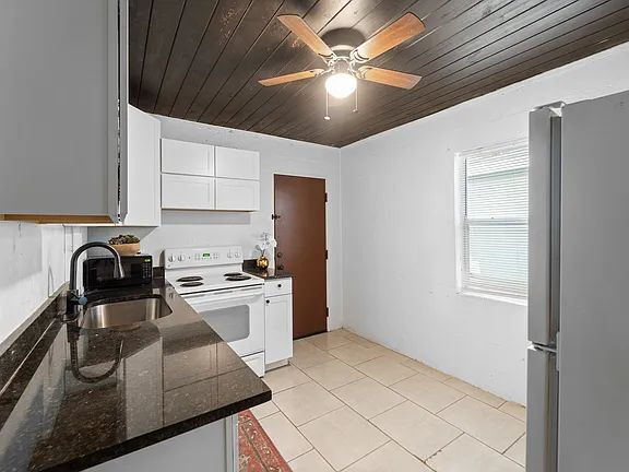 Building Photo - Move-In Special - Updated 2BR w/Washer/Dryer + $0 Deposit