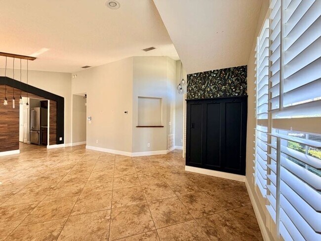 Building Photo - Modern Living Meets Prime Location with this Stunning 4/2!