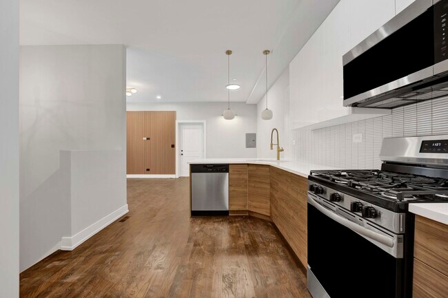 Building Photo - 2350 S Leavitt St