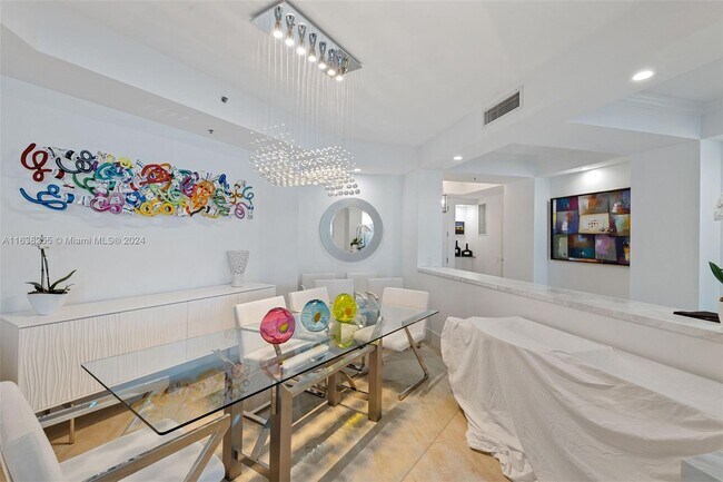 Building Photo - 808 Brickell Key Dr